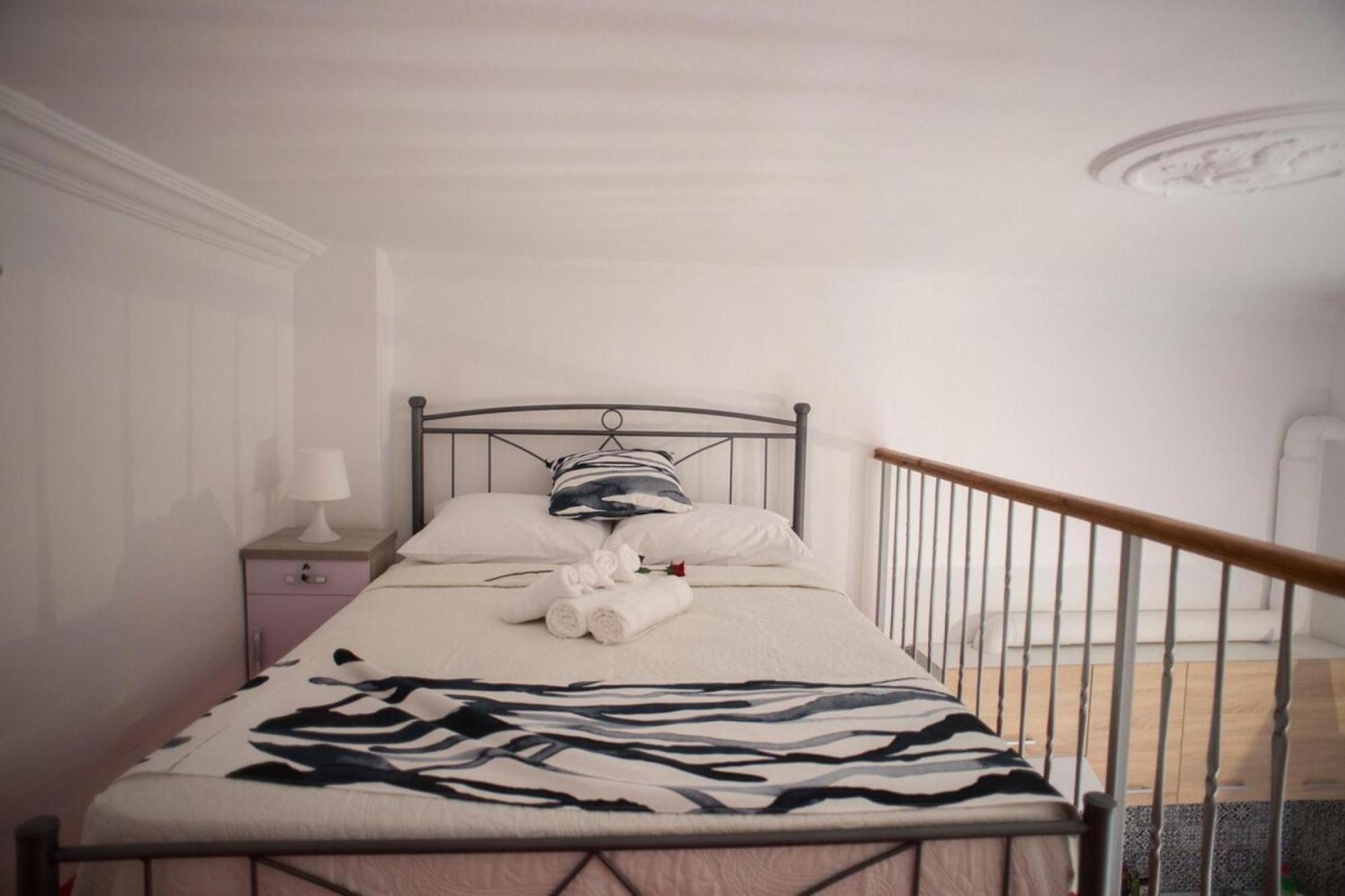 Aimou Studio'S Apartment'S พีเรียส ภายนอก รูปภาพ